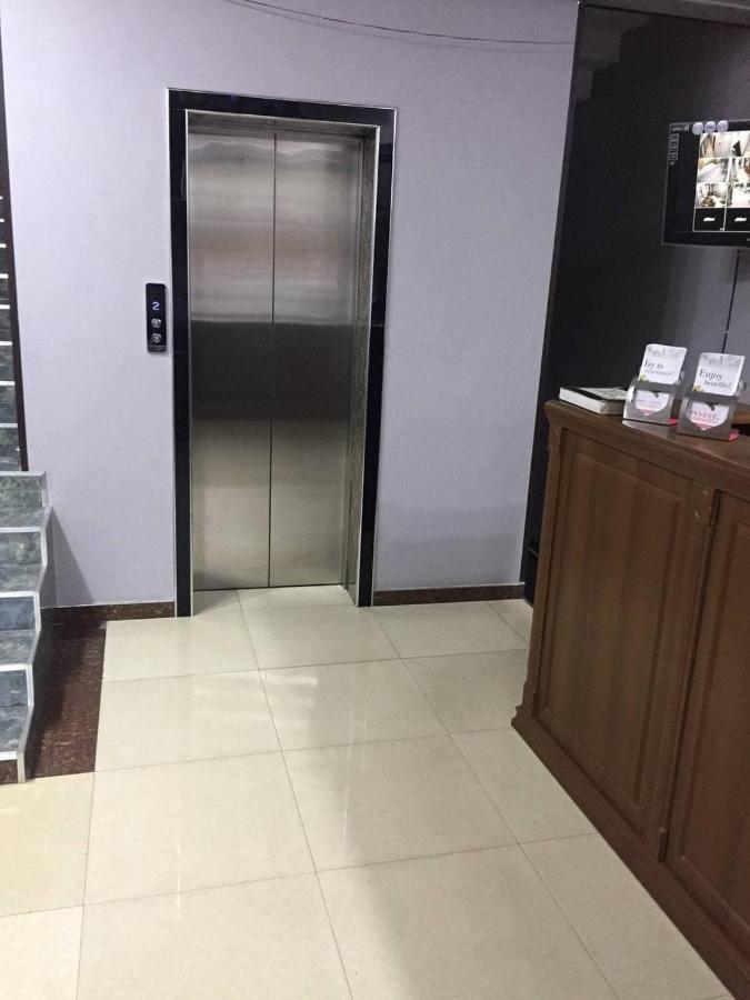 Western Suites Hotel Tashkent Esterno foto
