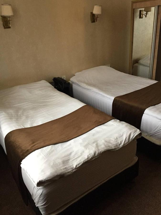Western Suites Hotel Tashkent Esterno foto