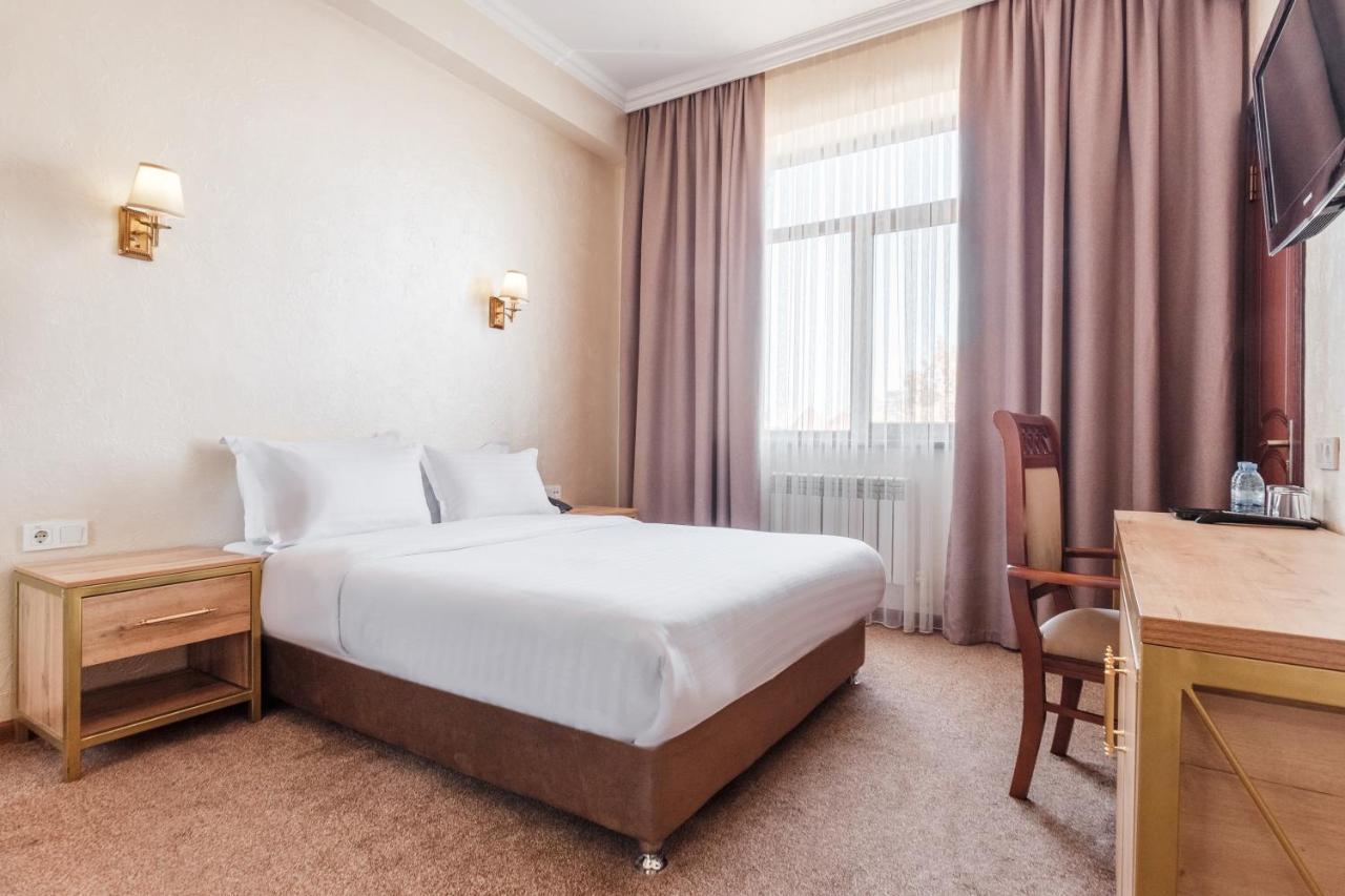 Western Suites Hotel Tashkent Esterno foto