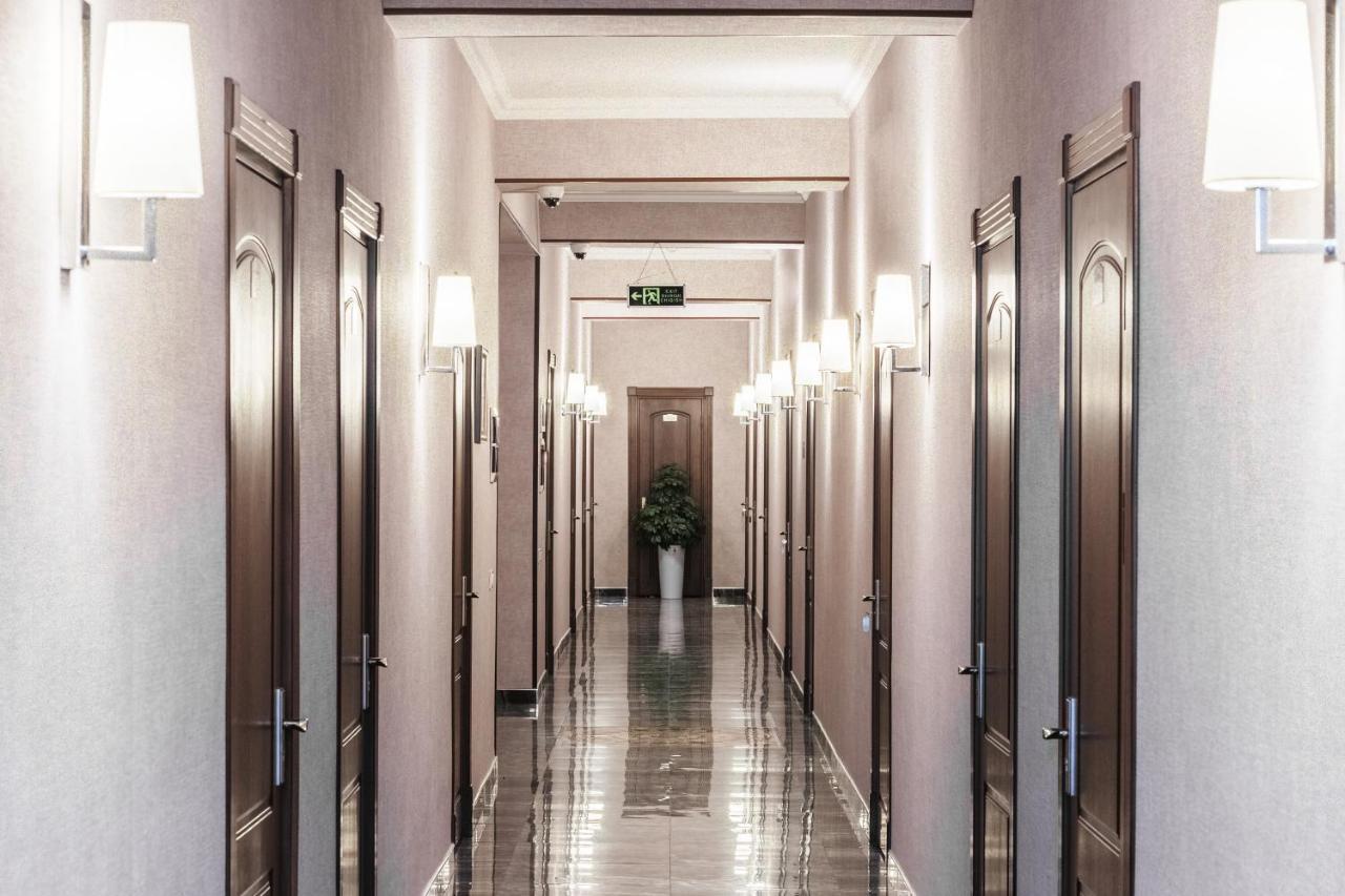 Western Suites Hotel Tashkent Esterno foto