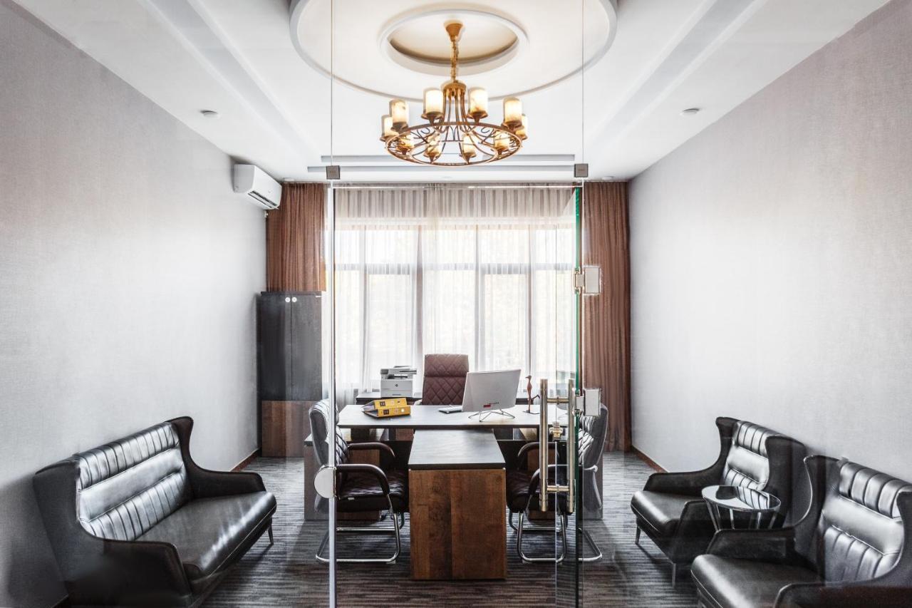 Western Suites Hotel Tashkent Esterno foto