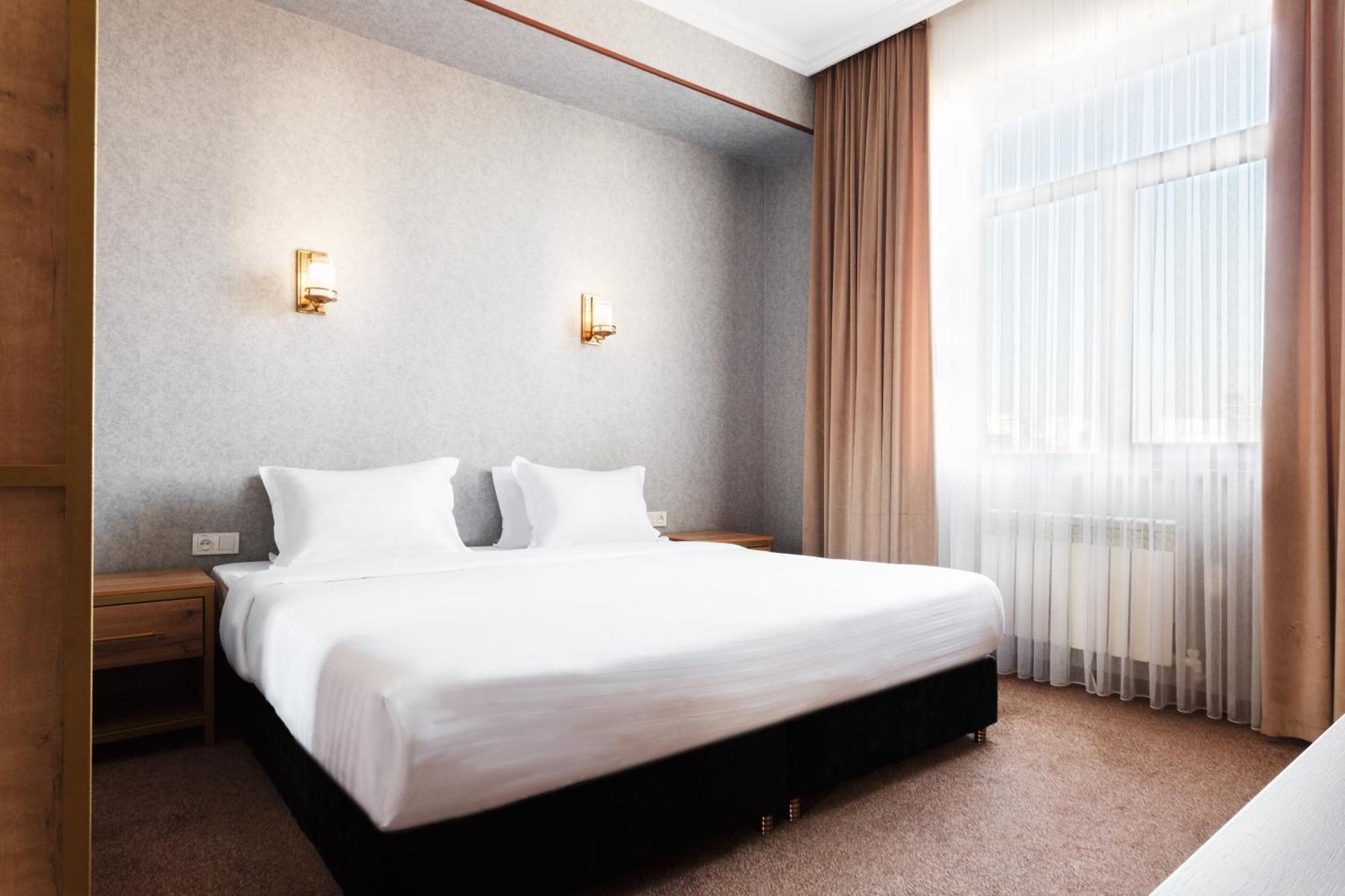 Western Suites Hotel Tashkent Esterno foto