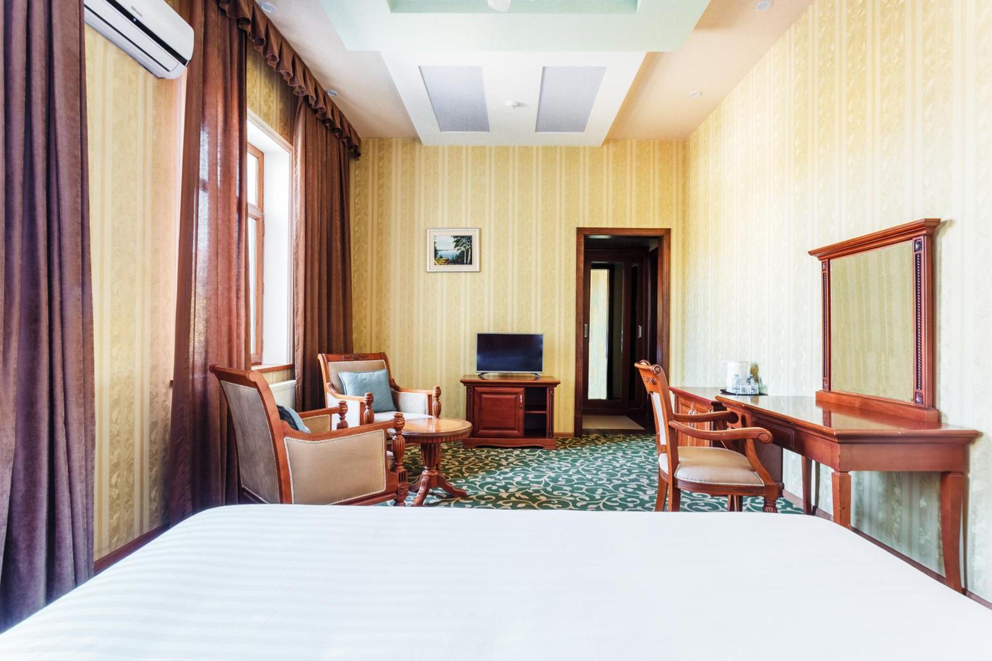 Western Suites Hotel Tashkent Esterno foto