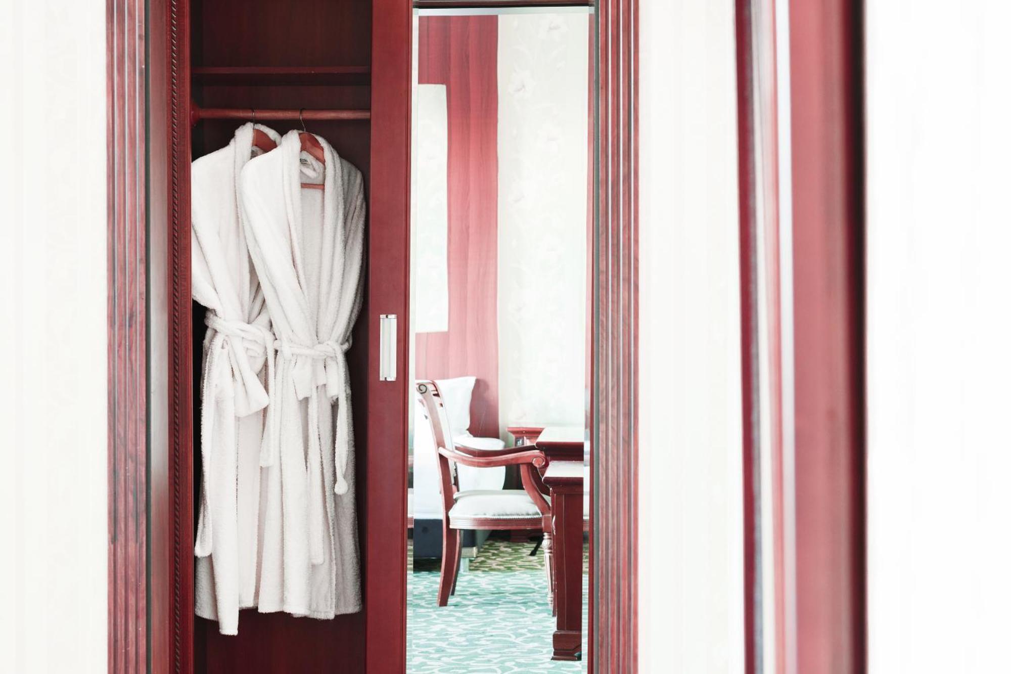 Western Suites Hotel Tashkent Esterno foto