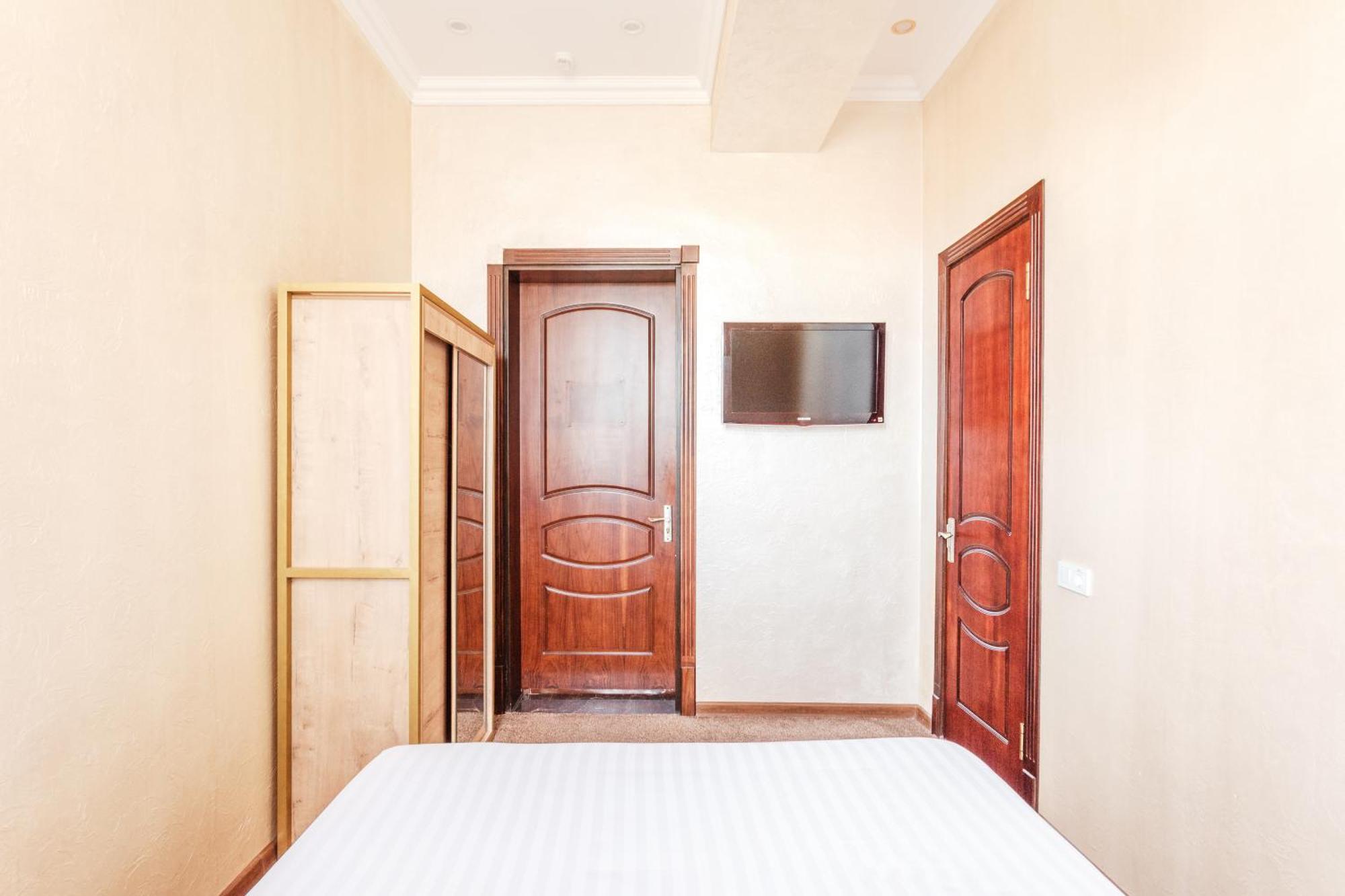 Western Suites Hotel Tashkent Esterno foto
