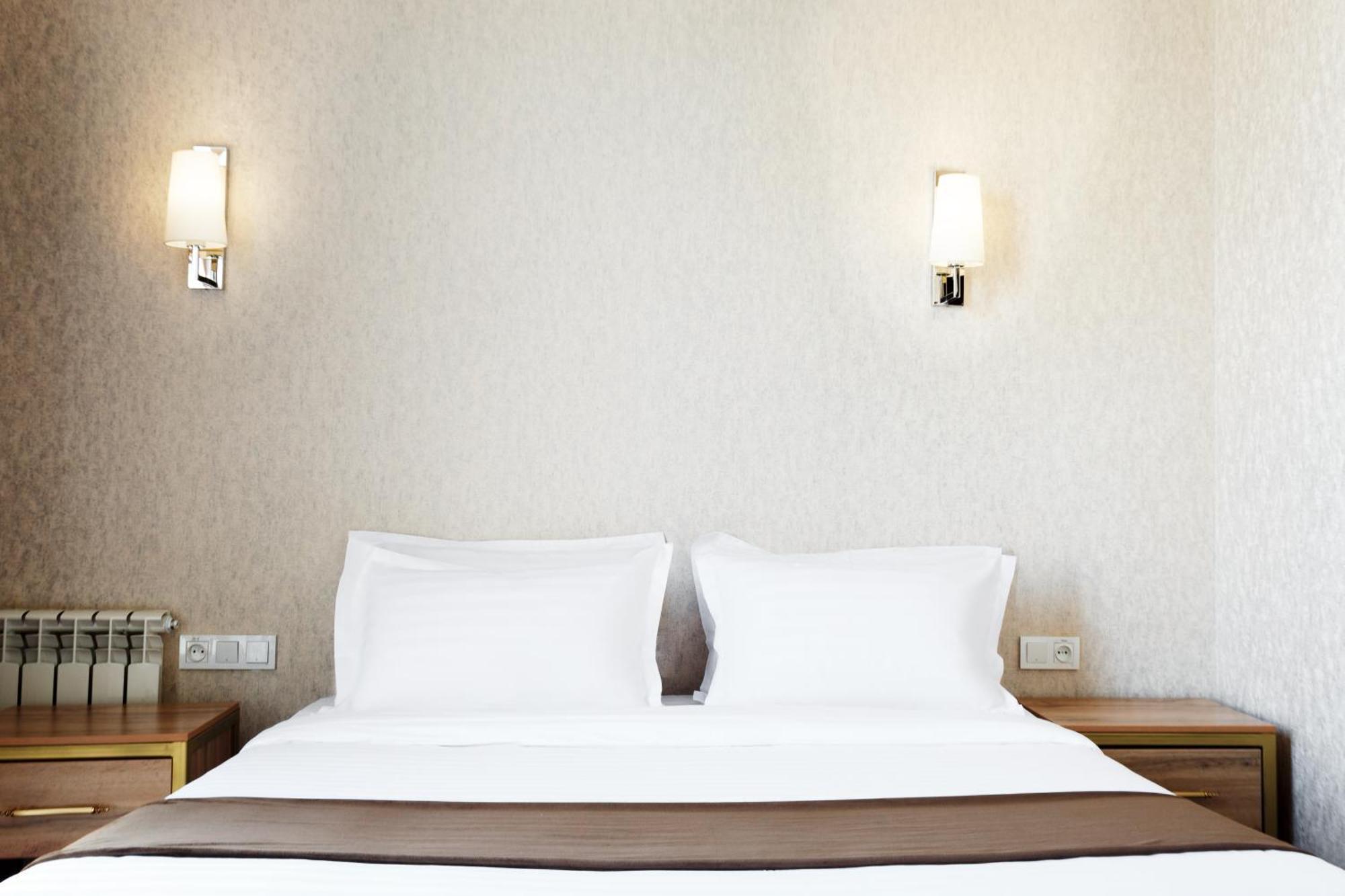 Western Suites Hotel Tashkent Esterno foto