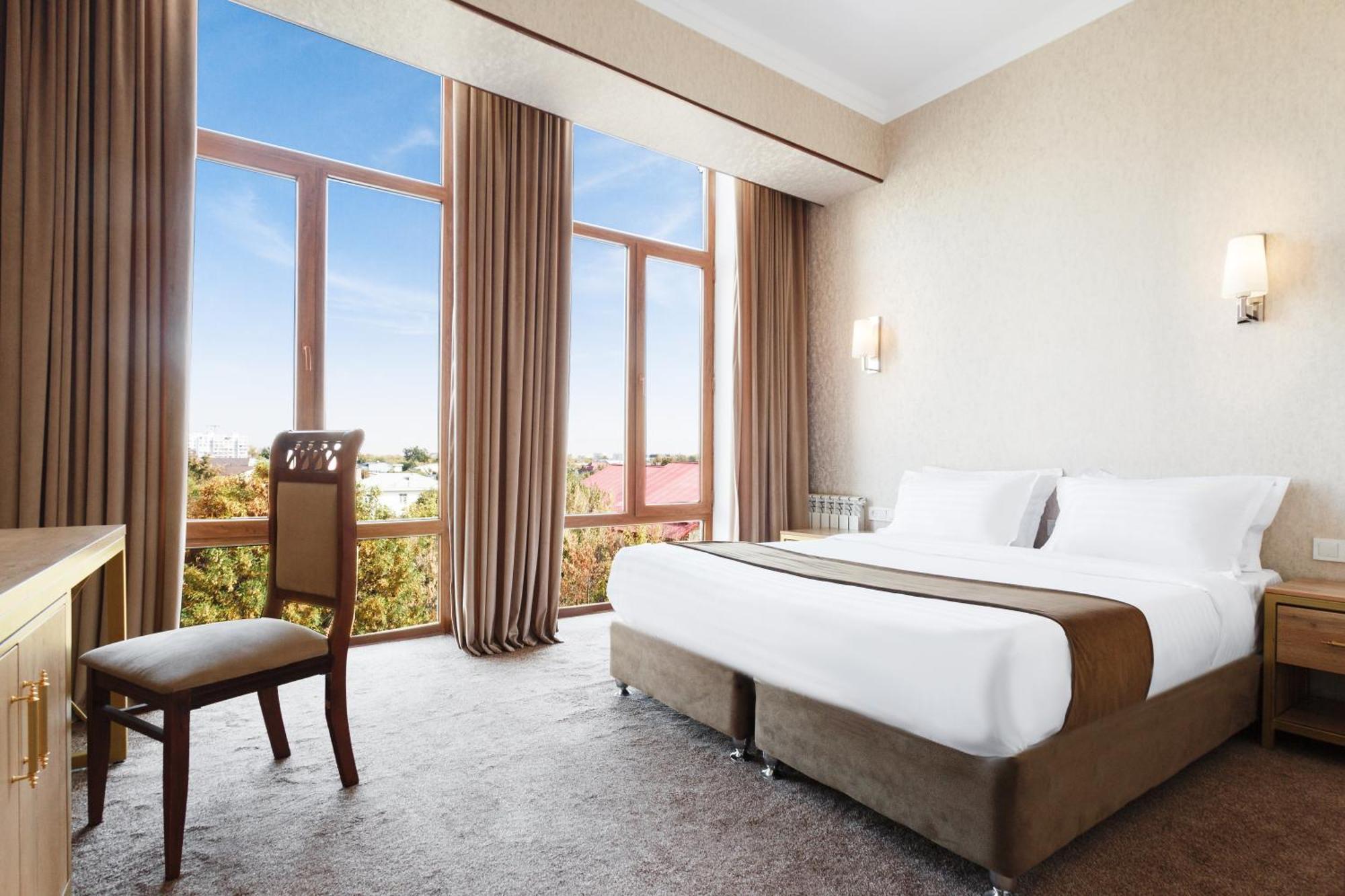 Western Suites Hotel Tashkent Esterno foto