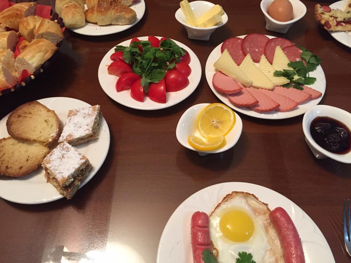 Western Suites Hotel Tashkent Esterno foto