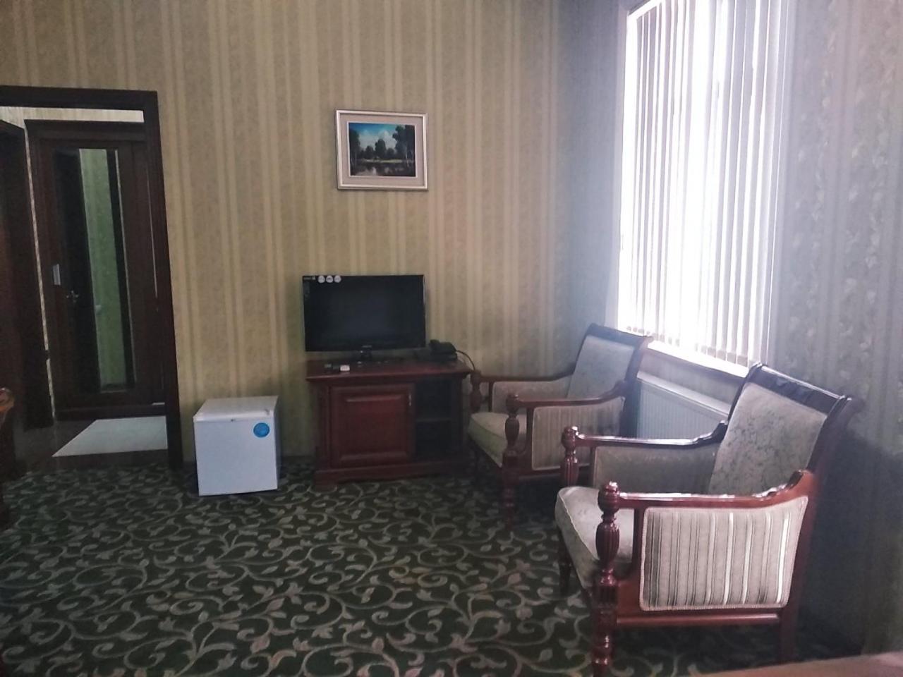 Western Suites Hotel Tashkent Esterno foto