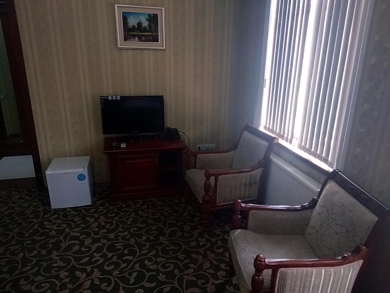 Western Suites Hotel Tashkent Esterno foto